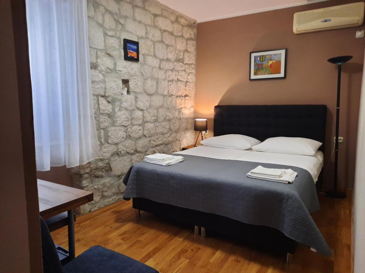 Carol Rooms Трогир Екстериор снимка