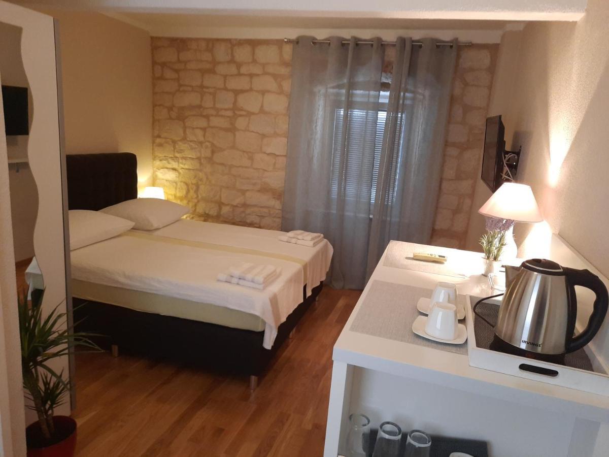 Carol Rooms Трогир Екстериор снимка