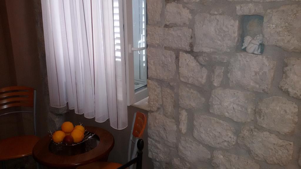 Carol Rooms Трогир Екстериор снимка