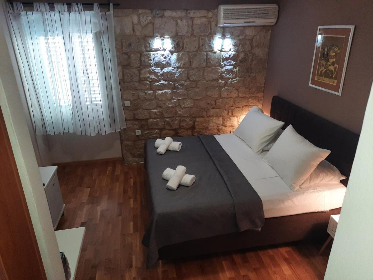 Carol Rooms Трогир Екстериор снимка