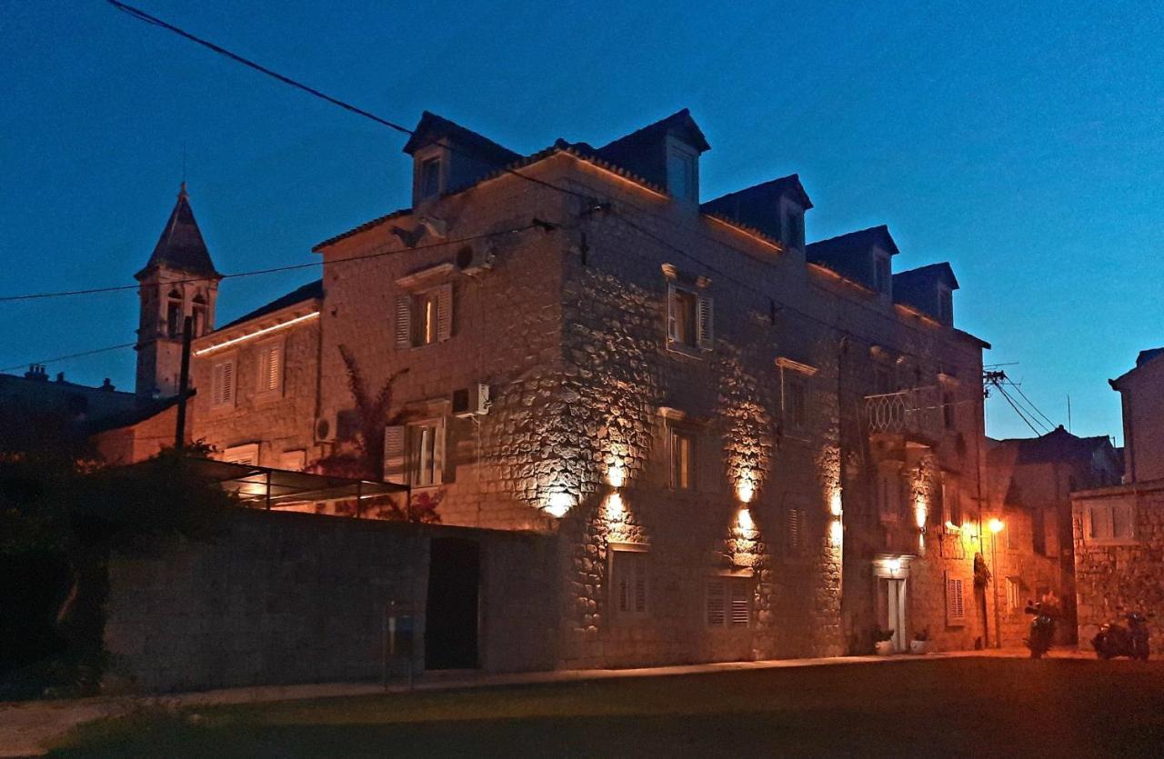 Carol Rooms Трогир Екстериор снимка