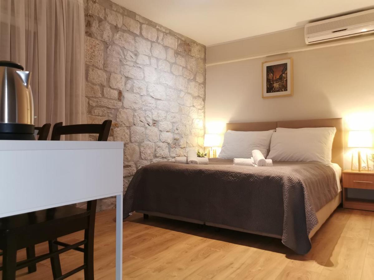 Carol Rooms Трогир Екстериор снимка