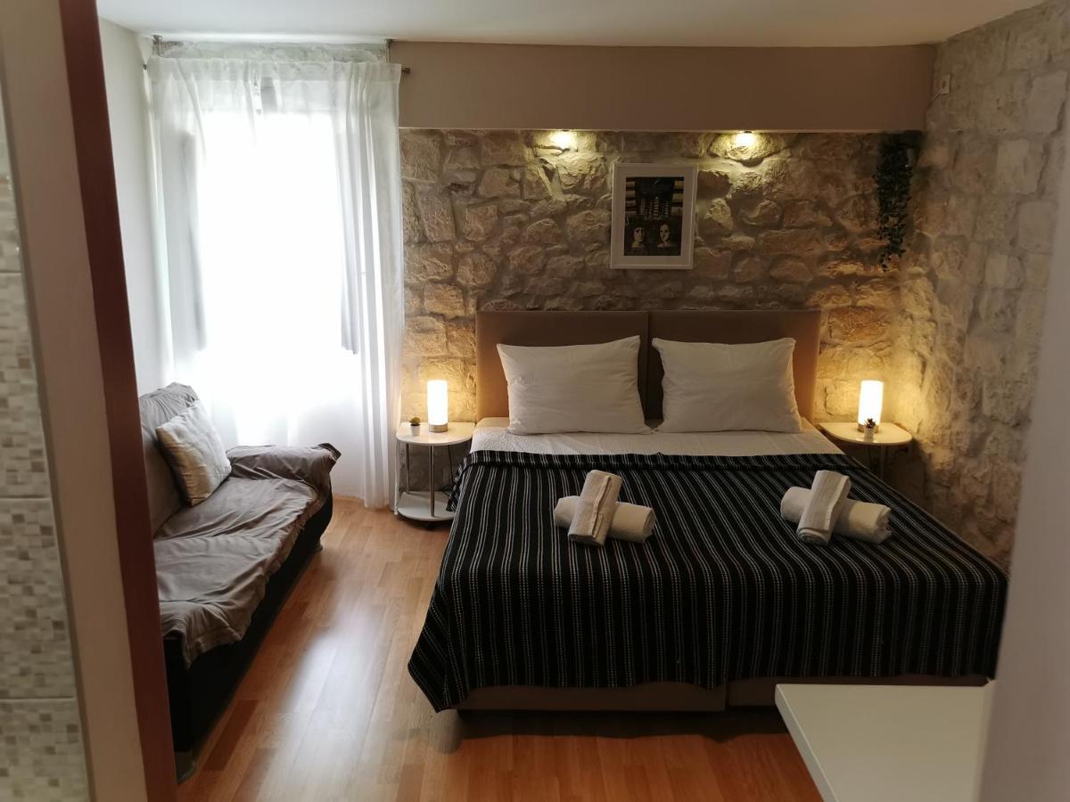Carol Rooms Трогир Екстериор снимка