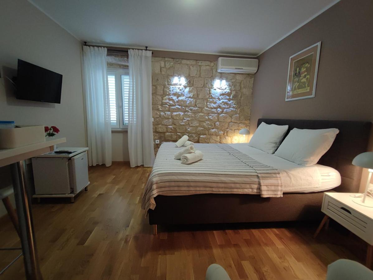 Carol Rooms Трогир Екстериор снимка