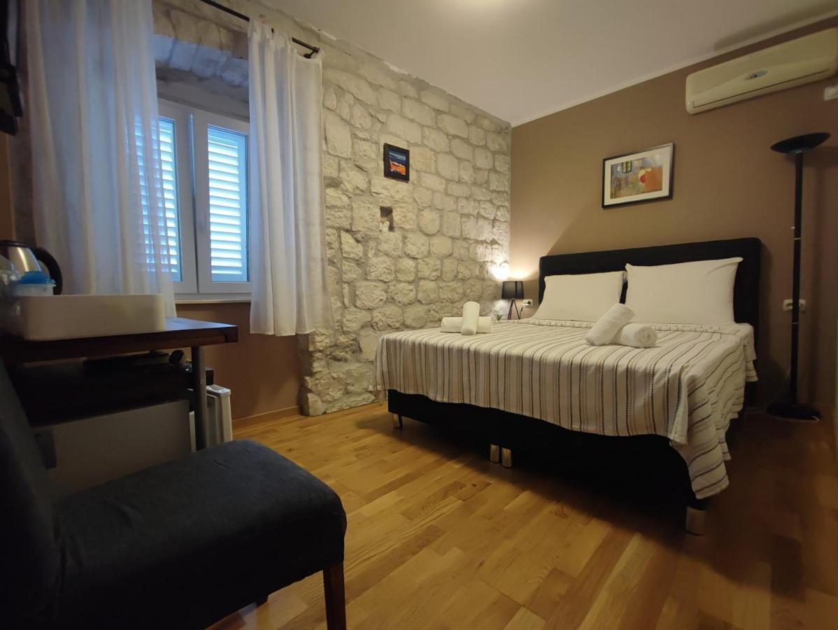 Carol Rooms Трогир Екстериор снимка