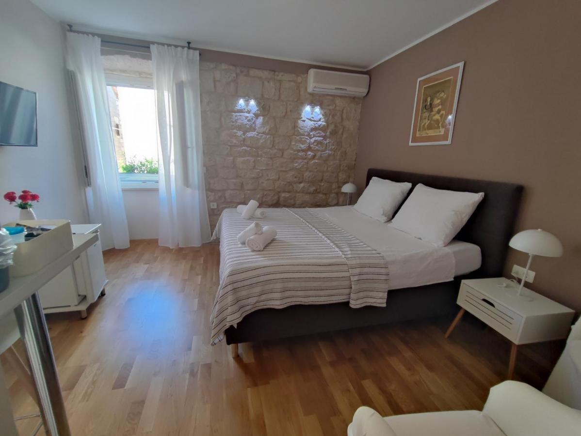 Carol Rooms Трогир Екстериор снимка