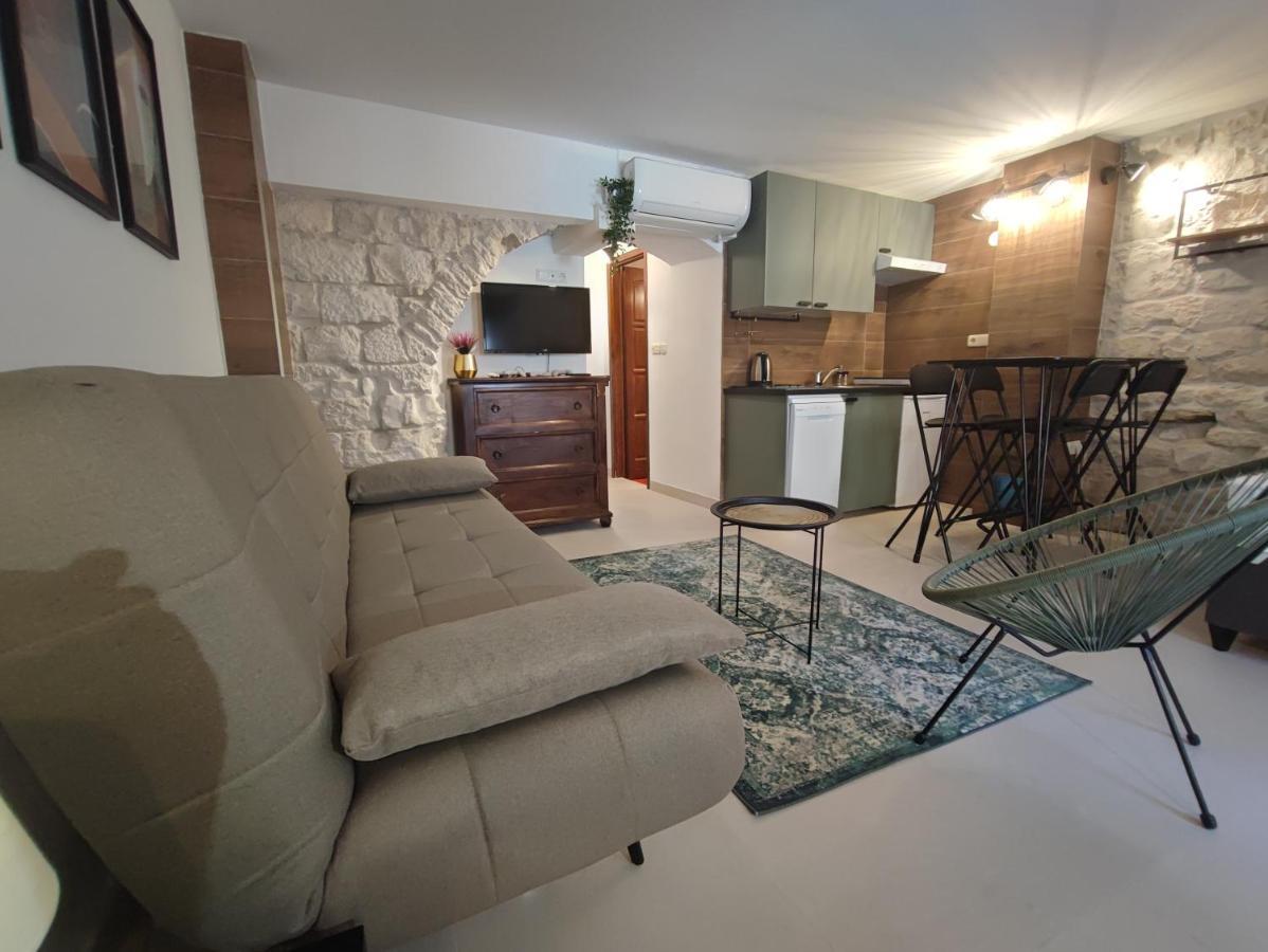 Carol Rooms Трогир Екстериор снимка