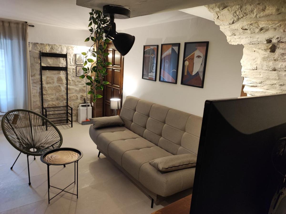 Carol Rooms Трогир Екстериор снимка