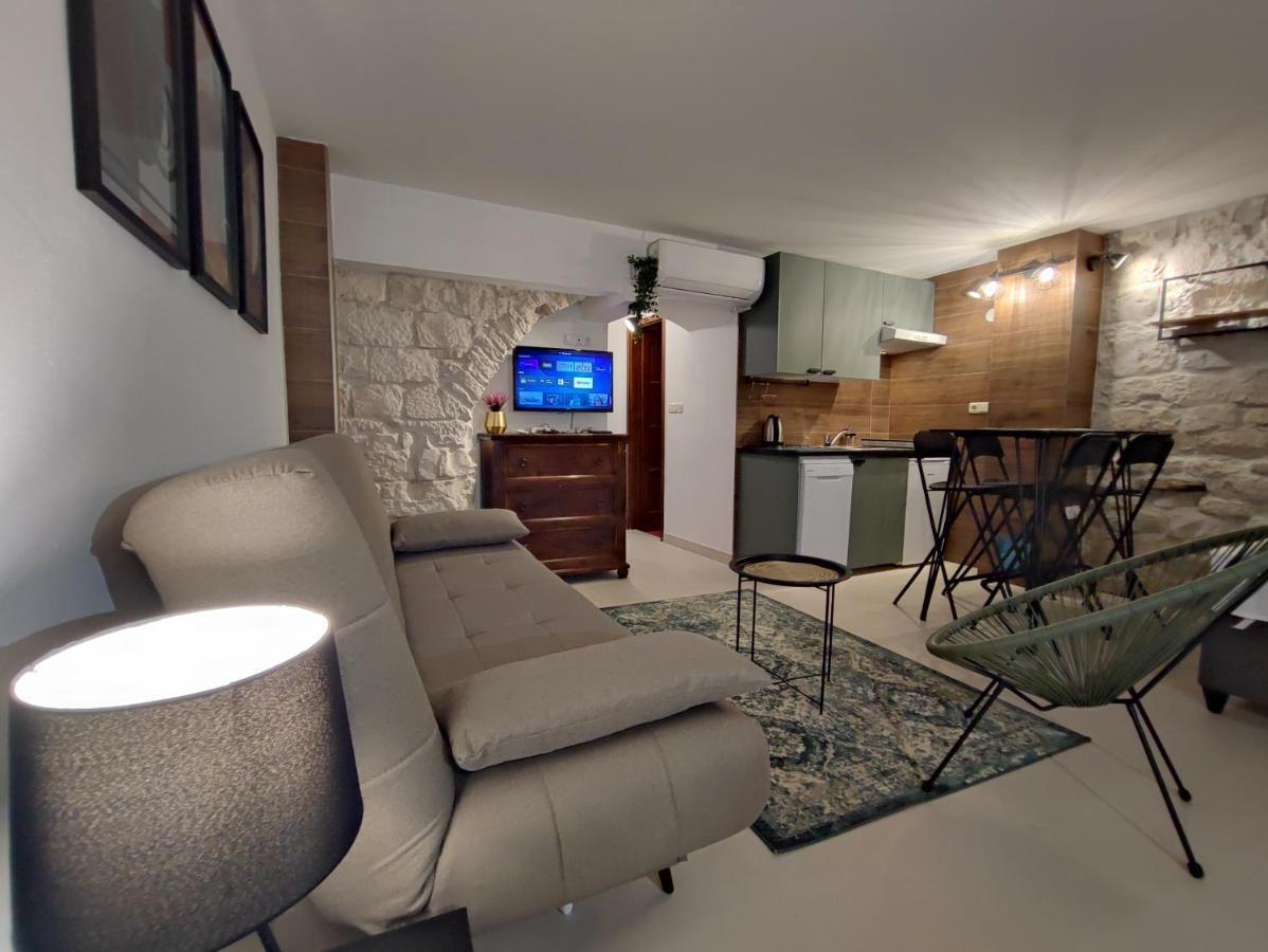 Carol Rooms Трогир Екстериор снимка