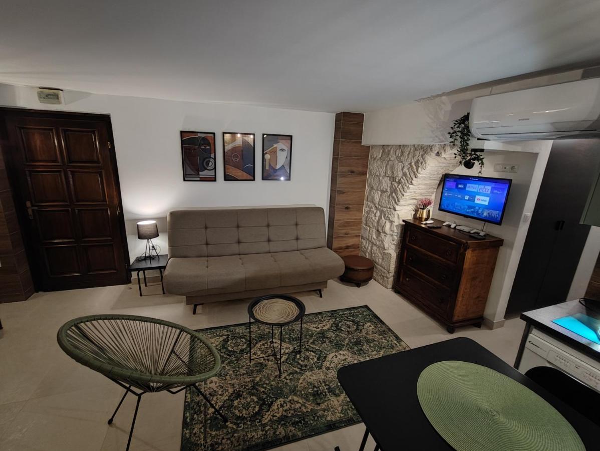 Carol Rooms Трогир Екстериор снимка