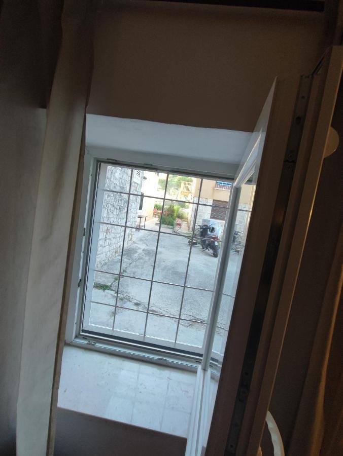 Carol Rooms Трогир Екстериор снимка