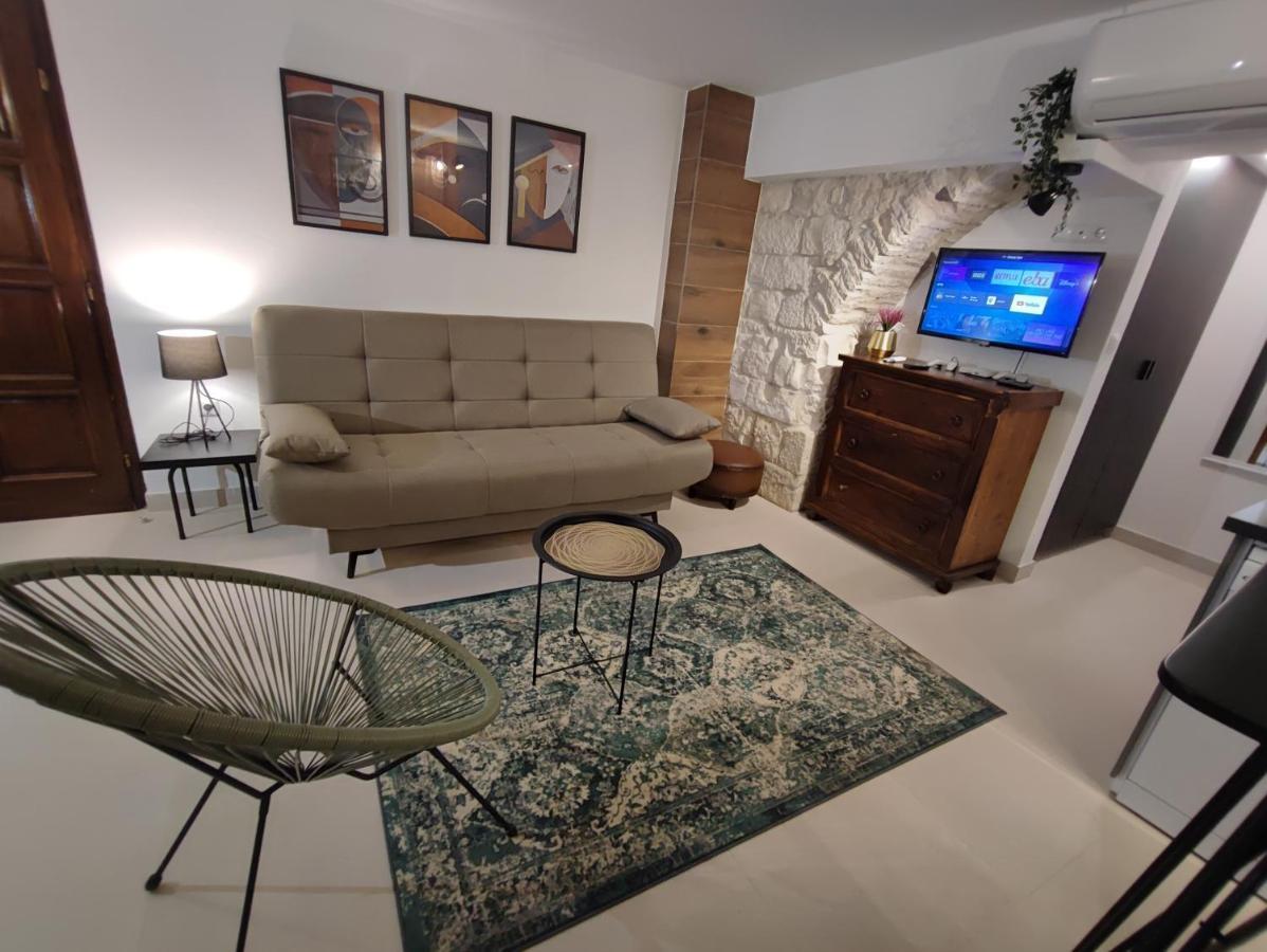 Carol Rooms Трогир Екстериор снимка