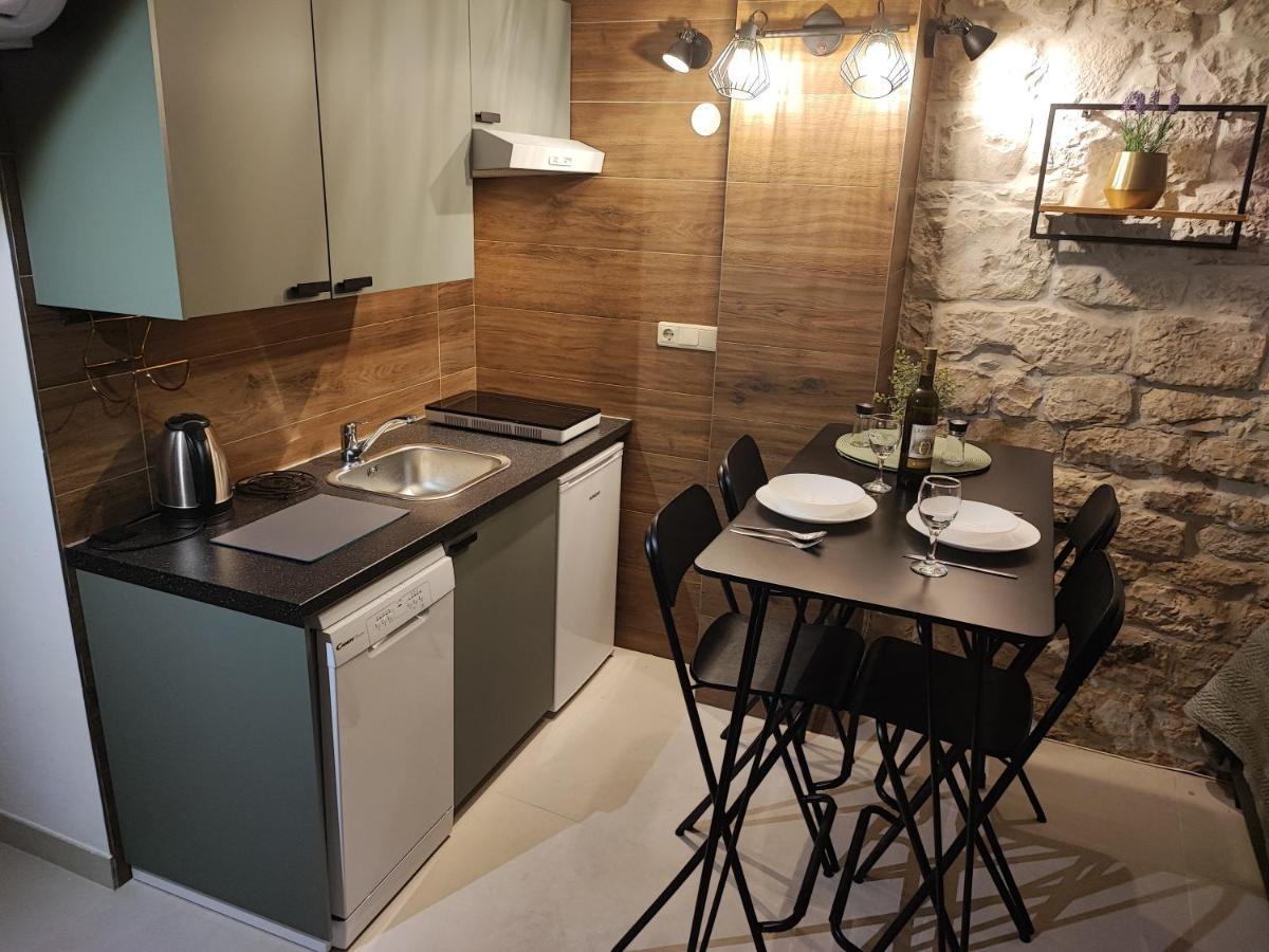 Carol Rooms Трогир Екстериор снимка