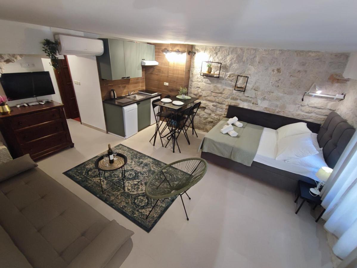 Carol Rooms Трогир Екстериор снимка