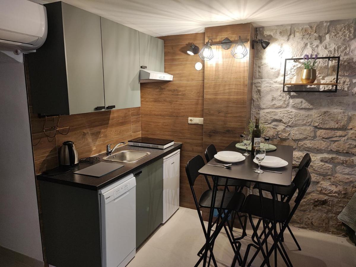 Carol Rooms Трогир Екстериор снимка