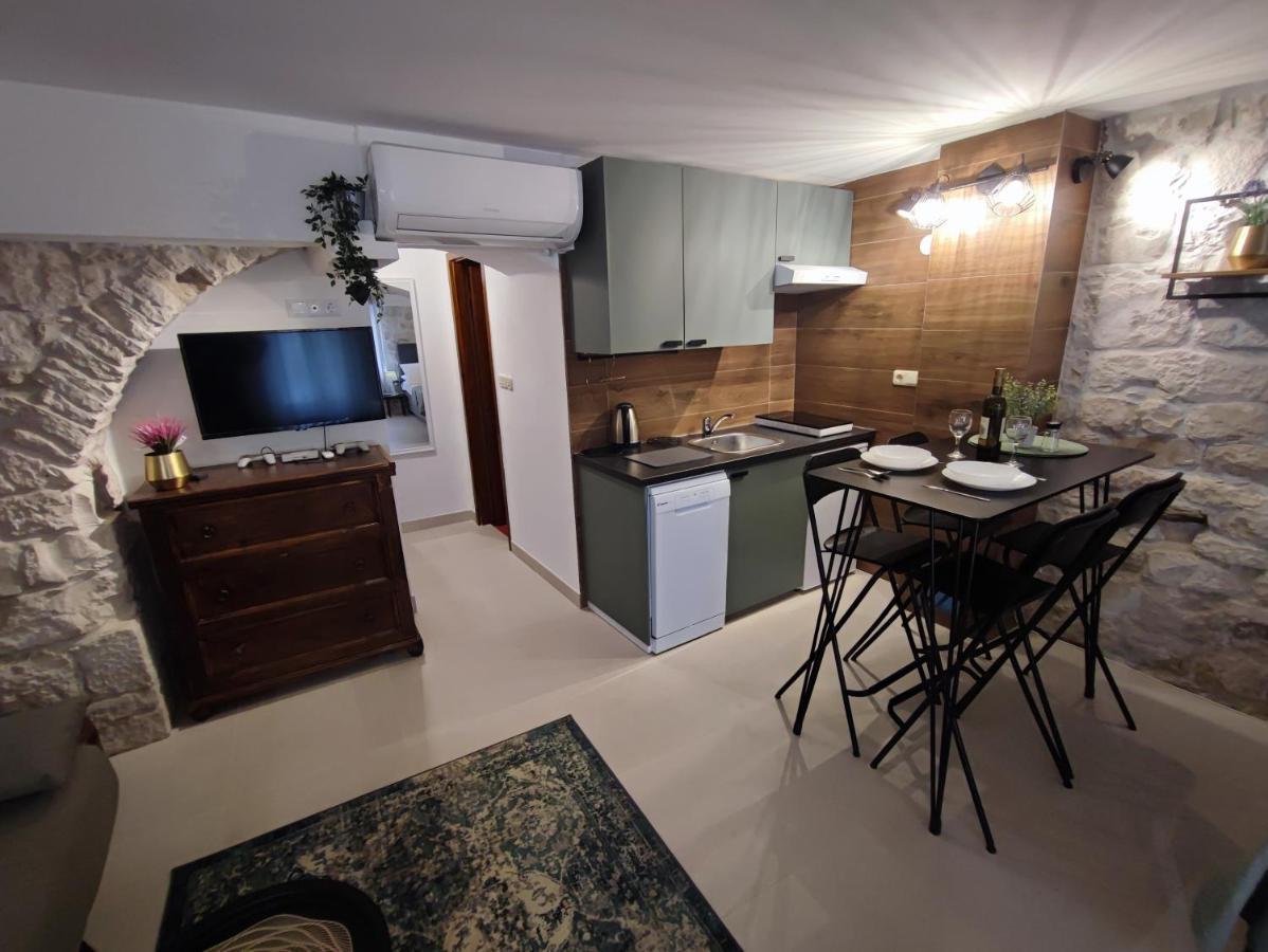 Carol Rooms Трогир Екстериор снимка