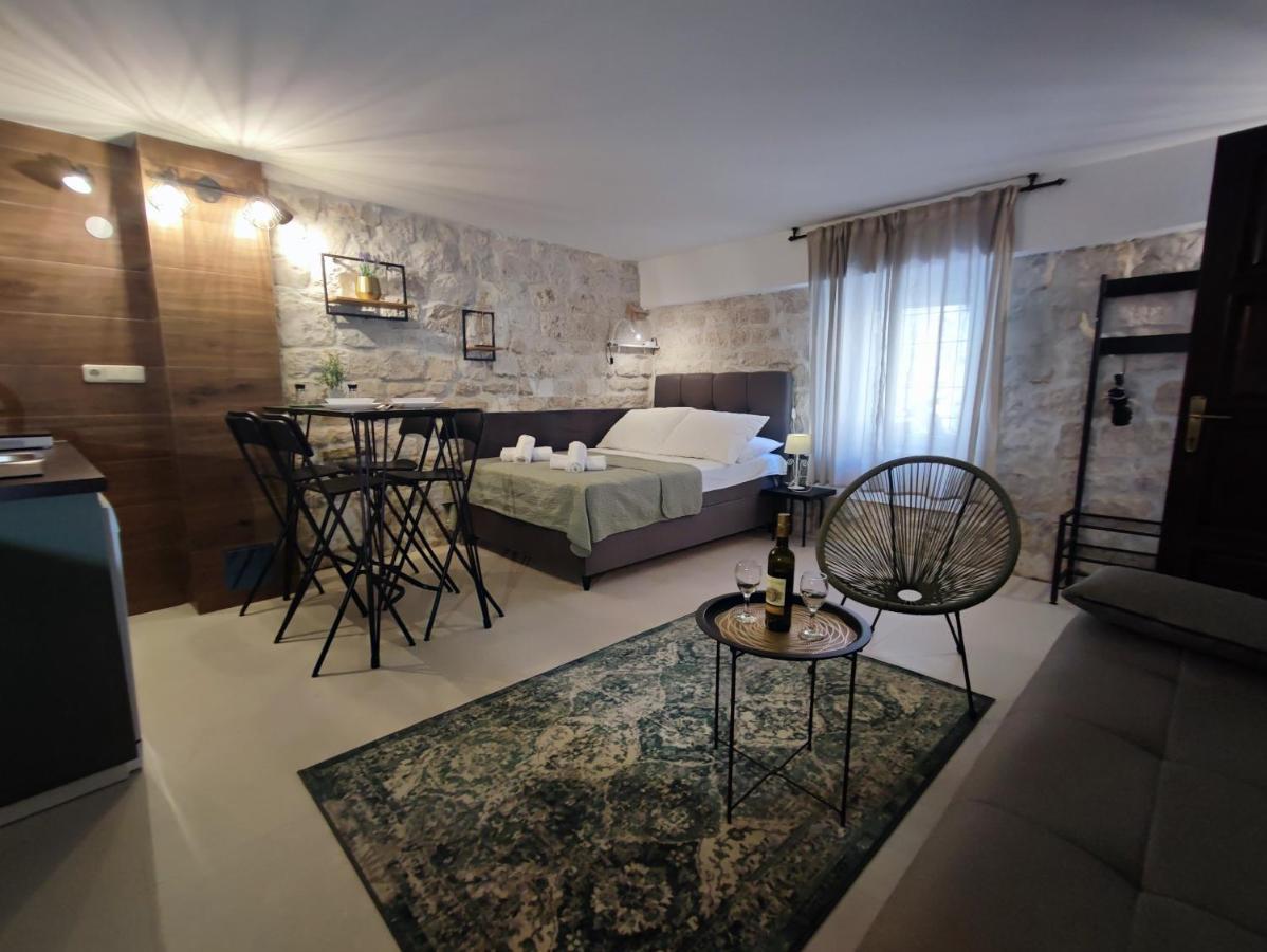 Carol Rooms Трогир Екстериор снимка
