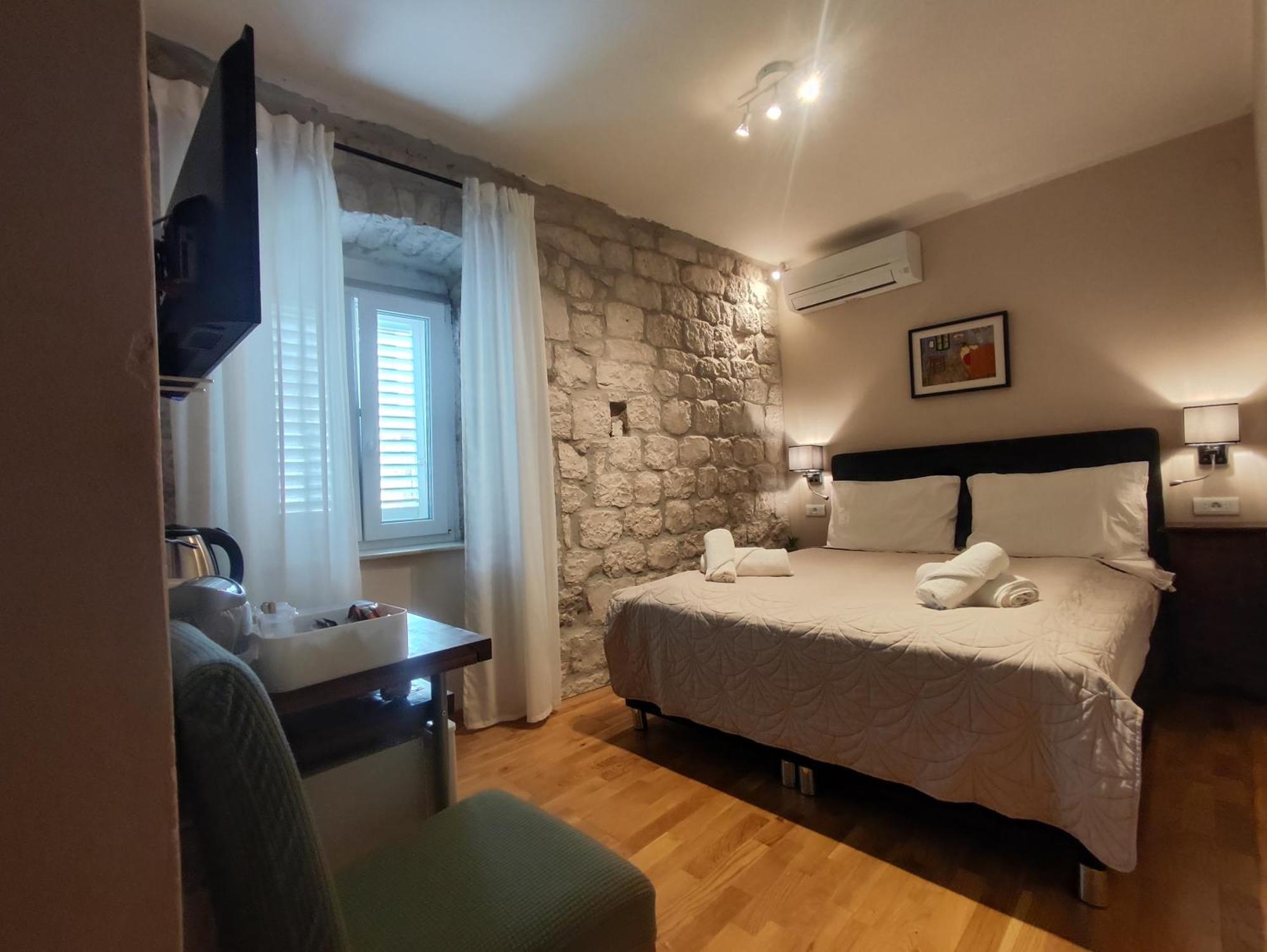 Carol Rooms Трогир Екстериор снимка