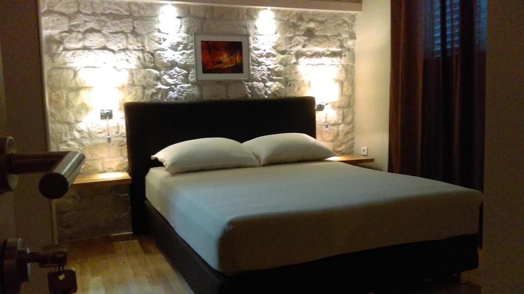 Carol Rooms Трогир Екстериор снимка