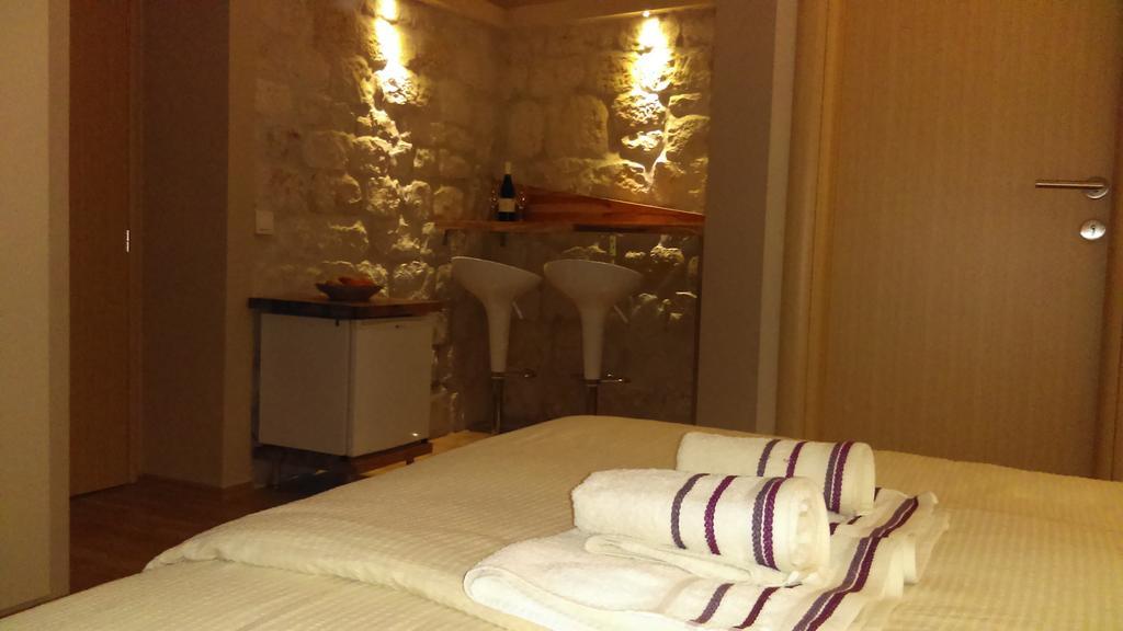 Carol Rooms Трогир Екстериор снимка