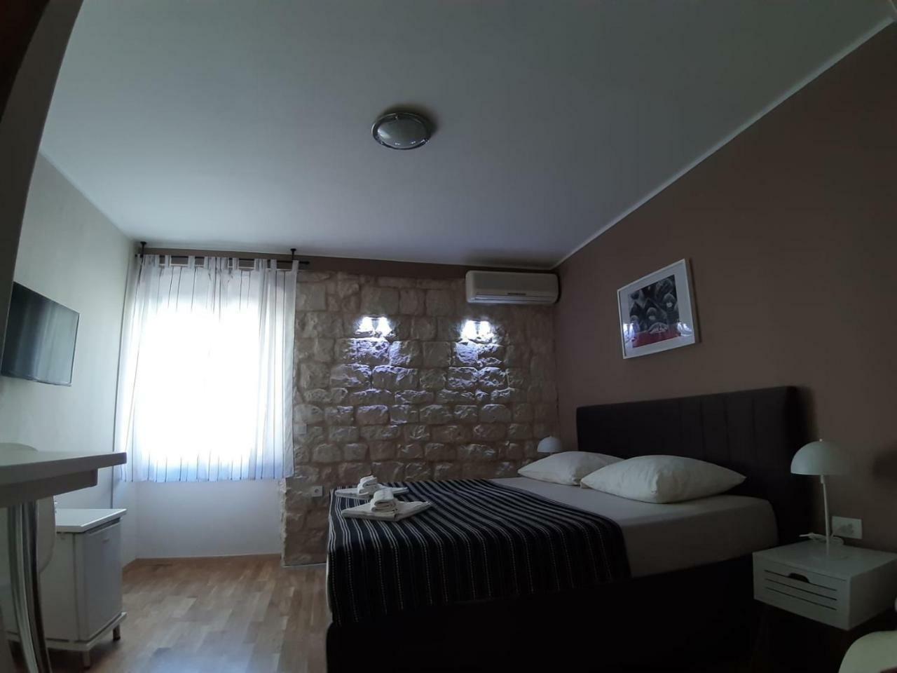 Carol Rooms Трогир Екстериор снимка