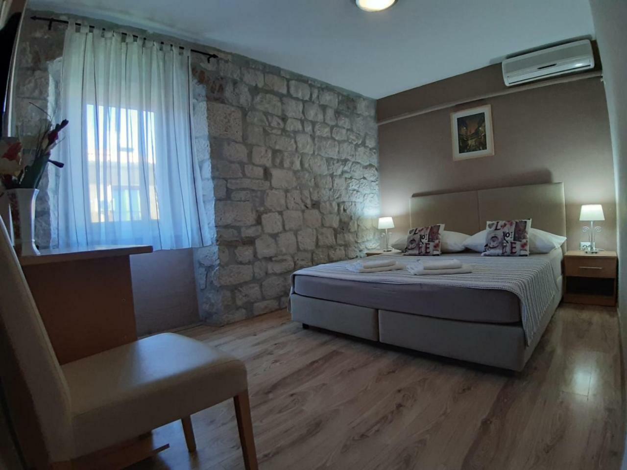 Carol Rooms Трогир Екстериор снимка
