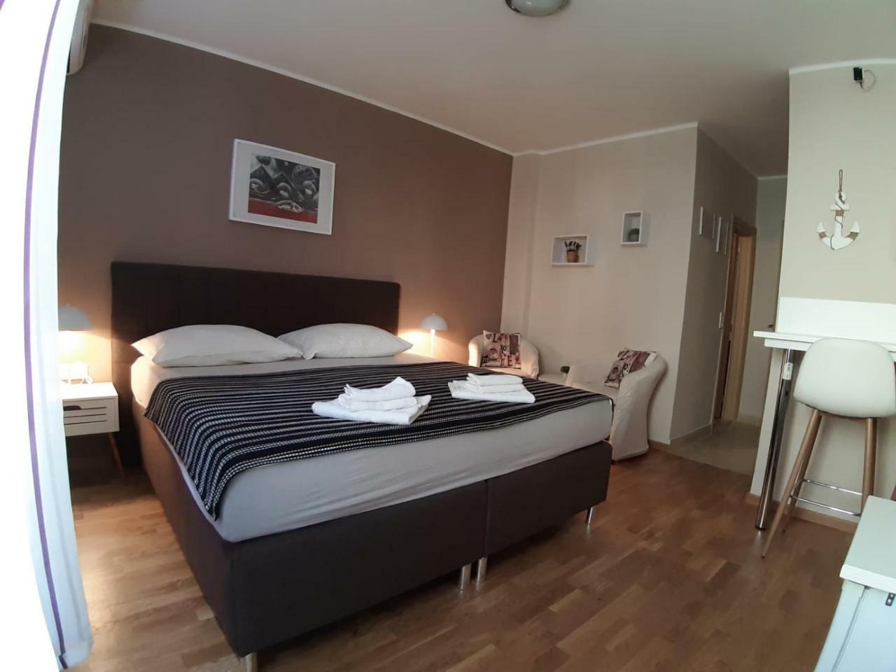 Carol Rooms Трогир Екстериор снимка
