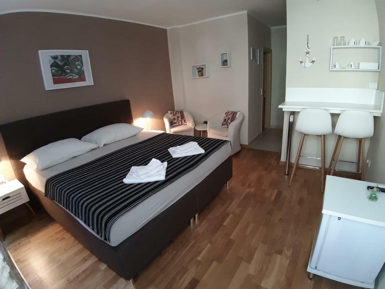 Carol Rooms Трогир Екстериор снимка